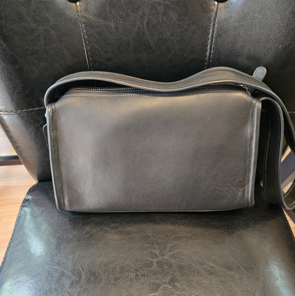 Vintage Coach Black Leather Bag No. A9P- 9057 - Picture 3 of 10